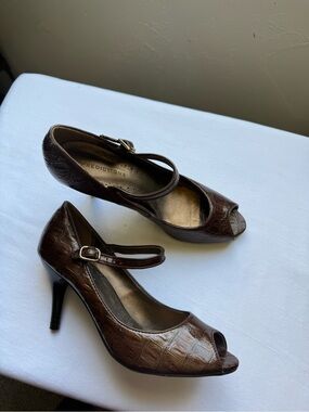 Y2K 2000s Predictions Brown Peep-Toe Mary Jane Heels with Buckle Strap Size 6